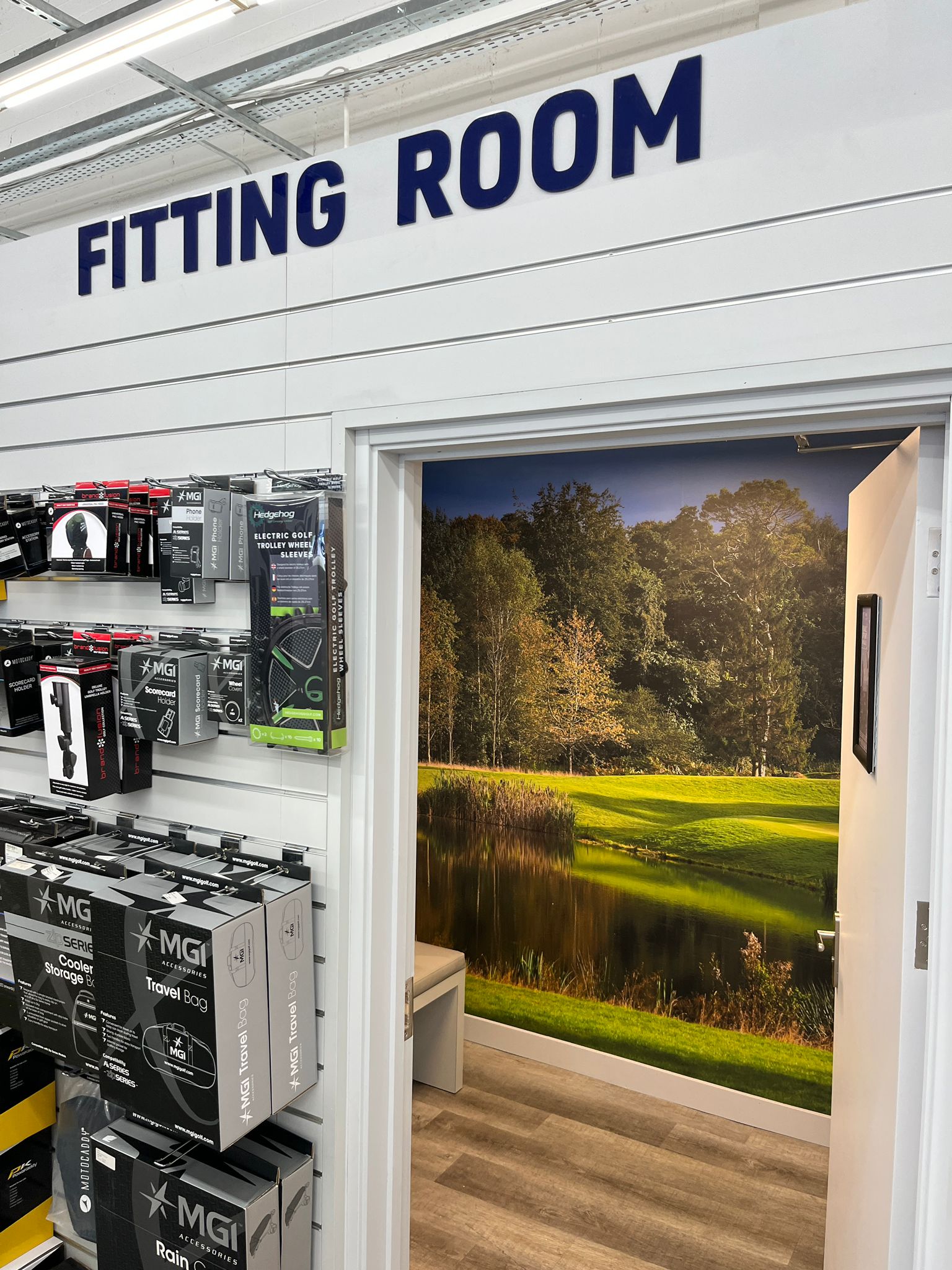 Golf club fitting room